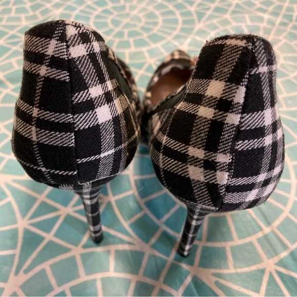 Vintage RARE Betsey Johnson “Rayne” pointed toe heels. - Picture 4 of 5